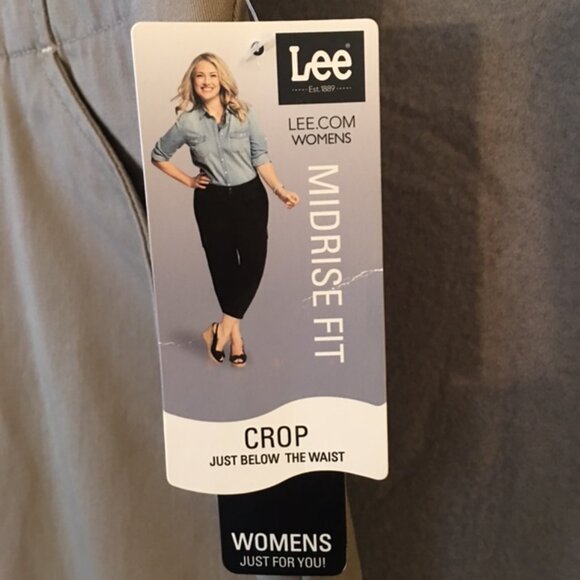 NWT Lee Relaxed Fit cropped pants - khaki colored - 20W - brand new - Picture 3 of 10